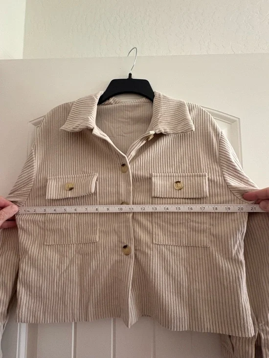 Women’S Beige Corduroy Button-Front Cropped Jacket - Picture 10 of 12